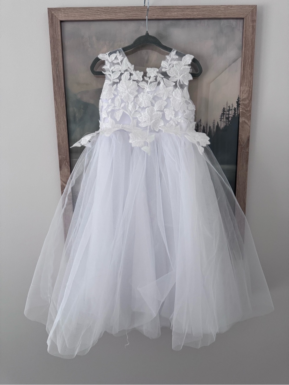 NWT White Floral Appliqué Tulle 2T Flower Girl Dress